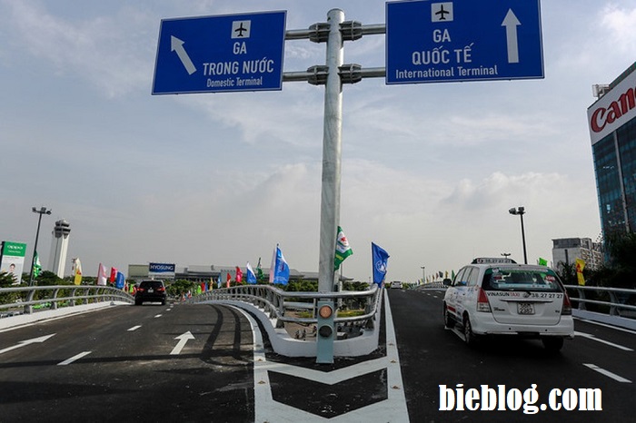 Bạn có thể tham khảo gửi xe ô tô qua đêm tại các địa điểm gửi xe trong và ngoài sân bay Tân Sơn Nhất.